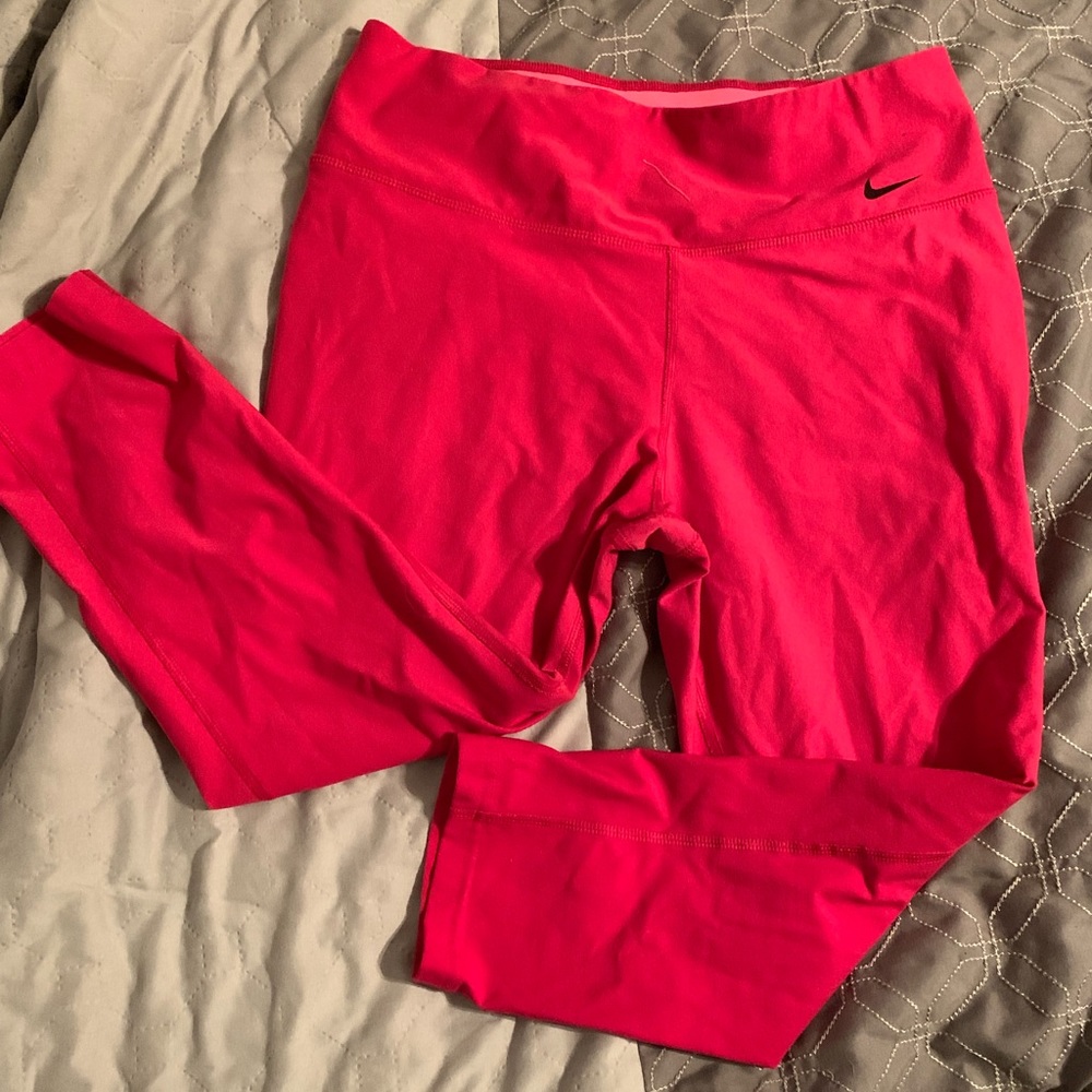 Nike Dri-Fit Capri Leggings Hot Pink